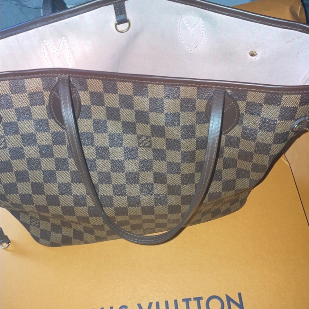 Louis vuitton neverfull pm Its in damier ebene inside is rose ballerina